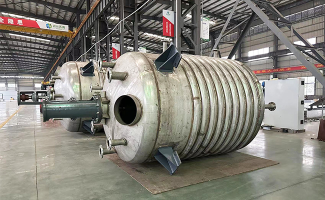 搅拌罐反应釜3.jpg 电加热外盘管反应釜