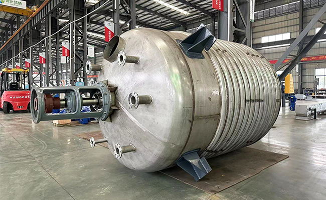 搅拌罐反应釜5.jpg 不锈钢外盘管反应设备